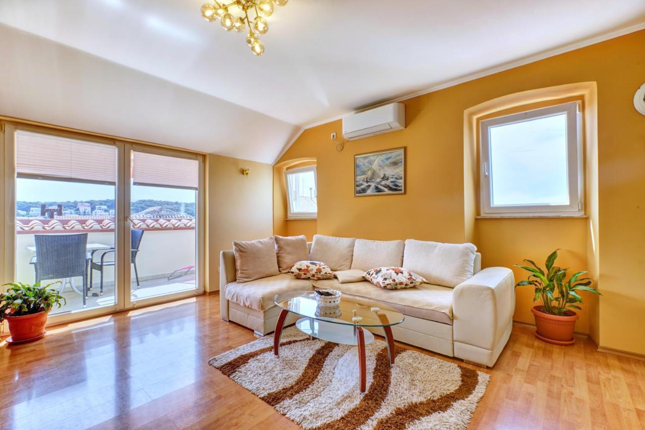 Apartment Dami Малий Лошинь Екстер'єр фото